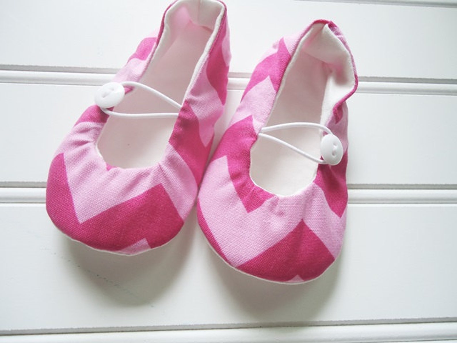 ballet flat slippers - pink chevron {size 3 months} ballet flat slippers - pink chevron {size 3 months}