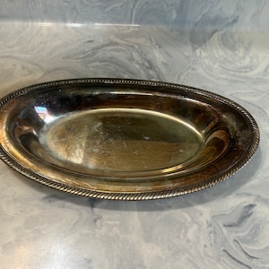 Vintage WM Rogers 819 Silver Plated Oval Serving Tray