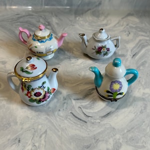 Vintage set of 4 miniature colorful teapots