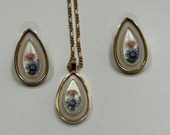 Vintage Victorian style Necklace with 14K Gold Plated Chain and Earrings