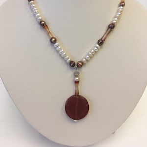 Collar de perlas OOAK con colgante de Carnelian