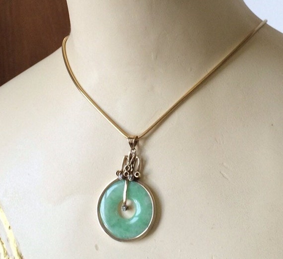 Apple- green jade pendant with 14kt gold and diam… - image 1