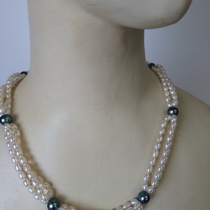 Weiß und schwarz Süßwasser Perle dreifach Strang Kette Vintage-Stil