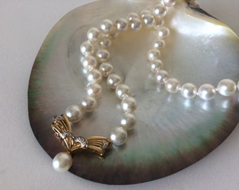 Fine Pearl Necklace with Elegant  14kt gold and Diamond Centerpiece