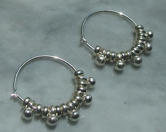 Pendientes de aro pequeños, pendientes de aro pequeños de plata de ley, pendientes con dije de bola, pendientes delicados y versátiles, pendientes para uso diario, plata de ley 925