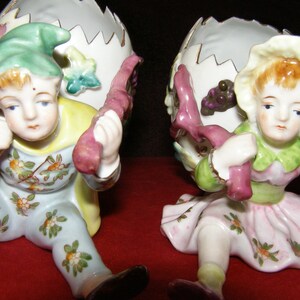 Vintage handgeschilderd porselein Lenwile Ardalt meisje en jongen met "gebroken" eierwagentje/mandje