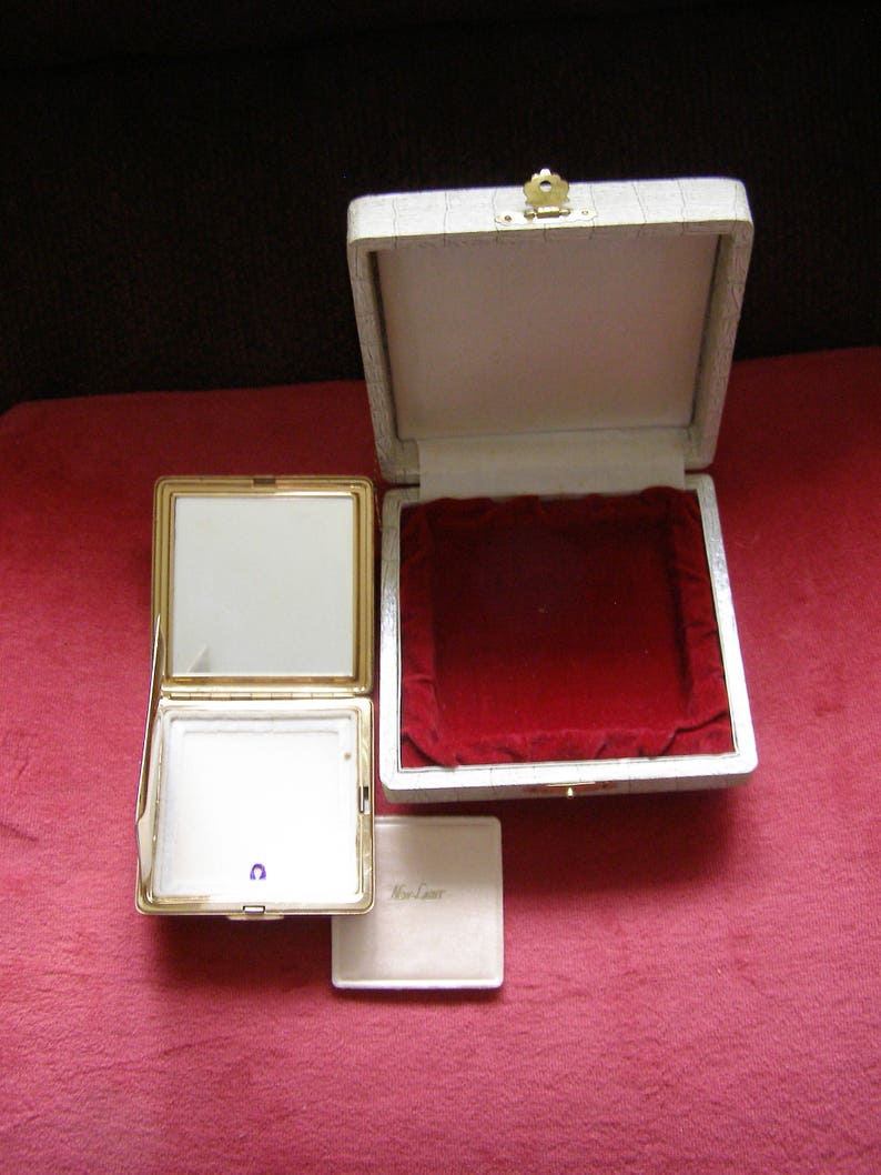 Scottie Dog Face Powder Compact Mother of PearlAbalone Shell Motiff in Red Velvet Lined Case 1950s Vintage