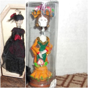2 Dia De Los Muertos Day of the Dead Skeleton Figures-Lady in Black Skeleton with Wooden Coffin Ornament + Catnnas Collection in Container