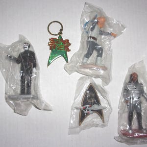 Star Trek PVC Figures Characters (4), 2 Key Chains and Magnet 1990s