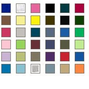 Op de afbeelding: Een kleurenkaart met een raster van 60 vierkanten, elk met een andere effen kleur. De kleuren vari&euml;ren van levendige tinten zoals roze, blauw en groen tot neutrale tinten zoals grijs, bruin en beige. De kaart is ontworpen om een grote verscheidenheid aan kleuropties te presenteren.
