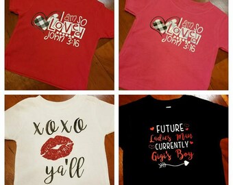 Valentijnsdag T-shirts Matching - V'day - I am so Loved John 3:16 - XOXO Lips - dames heren - Gigi's Boy of Mommy's Boy