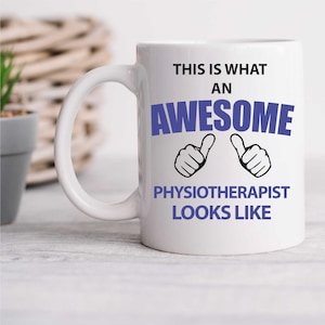 Mug - This is What an Awesome Physiotherapist Looks Like - Ceramic Novelty Gift Cup for Physio Lovers & Present Ideas