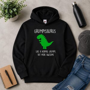 Svart herrluvtröja, Grumpy Dinosaur, Grumpysaurus som en vanlig Grumpy, fast mer fantastisk
