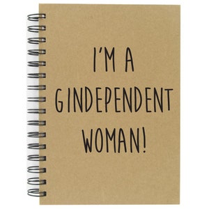 Je suis une femme indépendante. Carnet de notes A5 de grande qualité avec dos rigide.