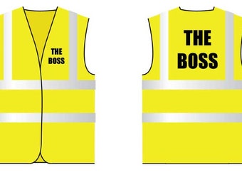 Könnte beinhalten: Eine gelbe Sicherheitsweste mit reflektierenden Streifen und dem aufgedruckten Text "THE BOSS" auf der Rückseite.