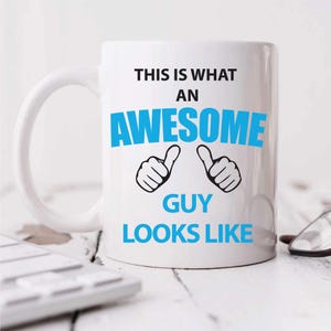 Mug - This Is What An Awesome Guy Looks Like | Ceramic Novelty Gift Cup for Men, Perfect Present for Him