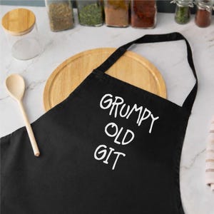 Schwarze Schürze 'Grumpy Old Git' Geschenk für Vatertag Geburtstag Weihnachten