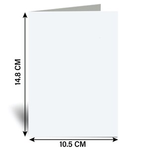 Puede incluir: Una tarjeta blanca en blanco que mide 10,5 cm por 14,8 cm. La tarjeta es ideal para escribir un mensaje o crear un dise&ntilde;o personalizado.