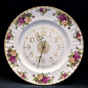 Vintage Royal Albert Old Country Roses Wall Clock..Working! Royal Albert Old Country Roses - Wall Clock - Kitchen Decor - Cottage Decor