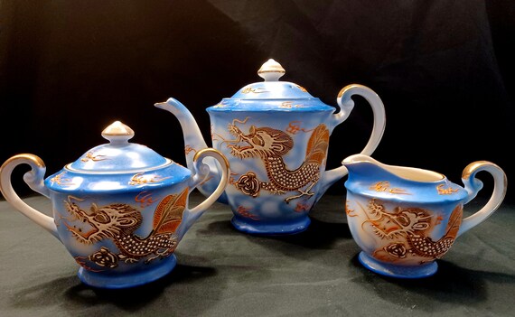 Beautiful 21 Pc. 1920's / 1930's Blue Dragonware Tea Set