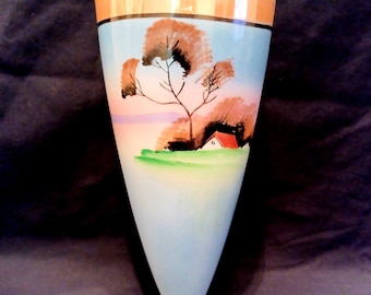 Wall Pocket / Wall Vase 1940&#39;s Made In Japan - Handpainted Lusterware