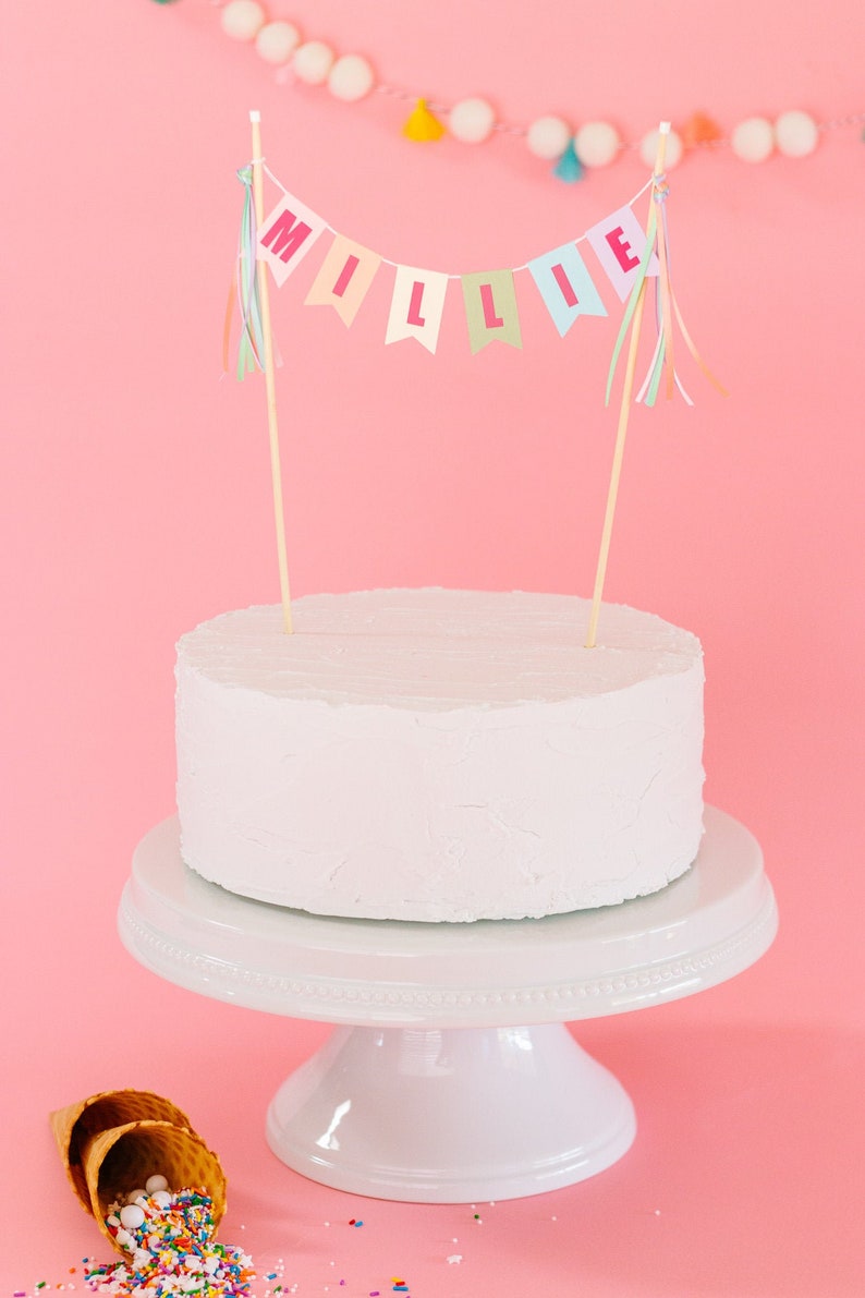 Fête d'anniversaire arc-en-ciel pastel nom personnalisé de gâteau guirlande de gâteau personnalisé de gâteau pour les filles nom personnalisé de gâteau image 1