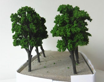 10 x Deep Green Model Trees 10 cm tall B11, Scenery for OO Scale Railway Landscape Diorama Accessory