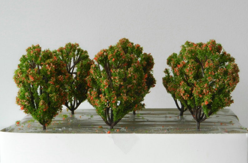 6 x YELLOW GREEN MODEL TREES 8 cm SCENERY FOR MODEL RAILWAY HO SCALE /& WAR GAMES