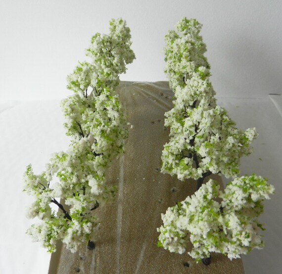 6 x FLOWERING IRON WIRE MODEL TREES 8 cm SCENERY MODEL RAIL HO OO SCALE #19