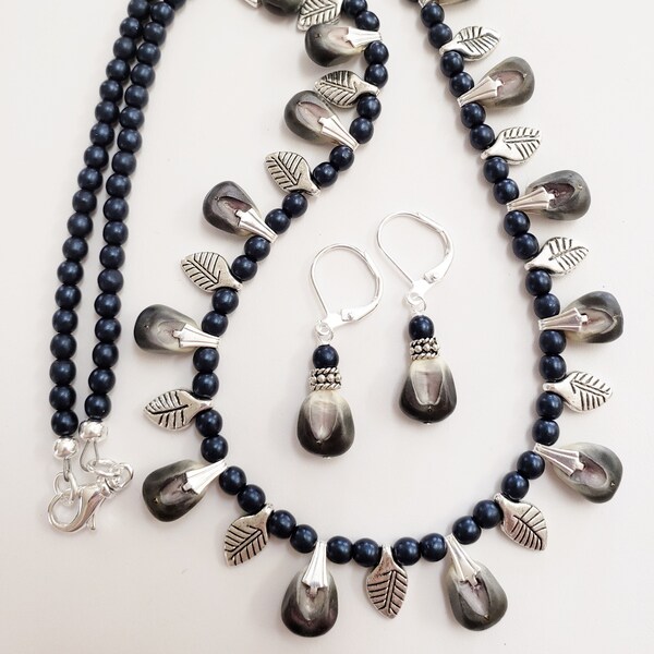 GG-132) Natural Hopi Blue Corn Necklace with Matching Earrings.