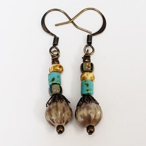 GG-165E) Natural Job&#39;s Tears Seed Earrings.