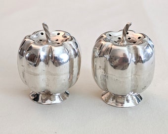 Maciel of Mexico sterling pumpkin shaped salt and pepper shakers; 65.7 grams; 2 x 1 1/2 inches