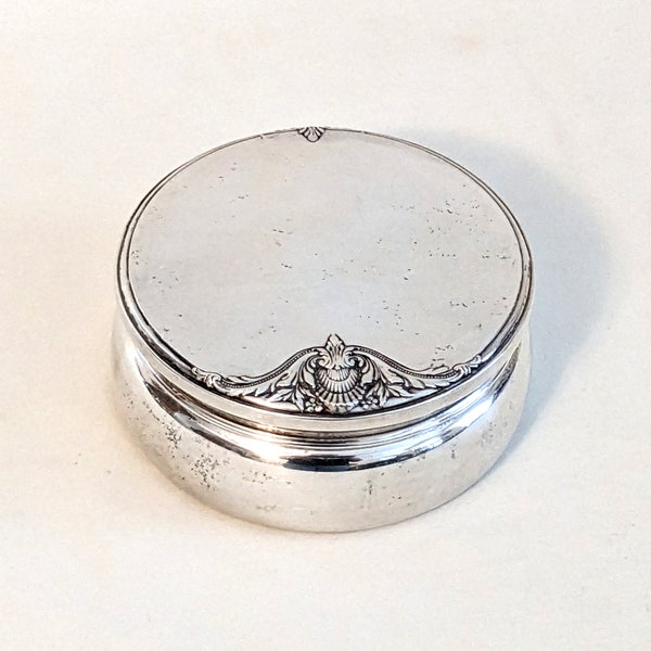 Wallace sterling powder / dresser jar, early 20th century, 1 5/8 H x 4 W inches, 160 grams