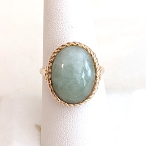 14k gold and light green jadeite ring, Sanuk brand, size 7 3/4 US, 4.4 grams.