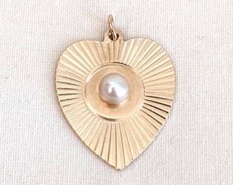 14k gold heart pendant with white pearl; 1 inch high, 4.1 grams, pearl 5.5 millimeters