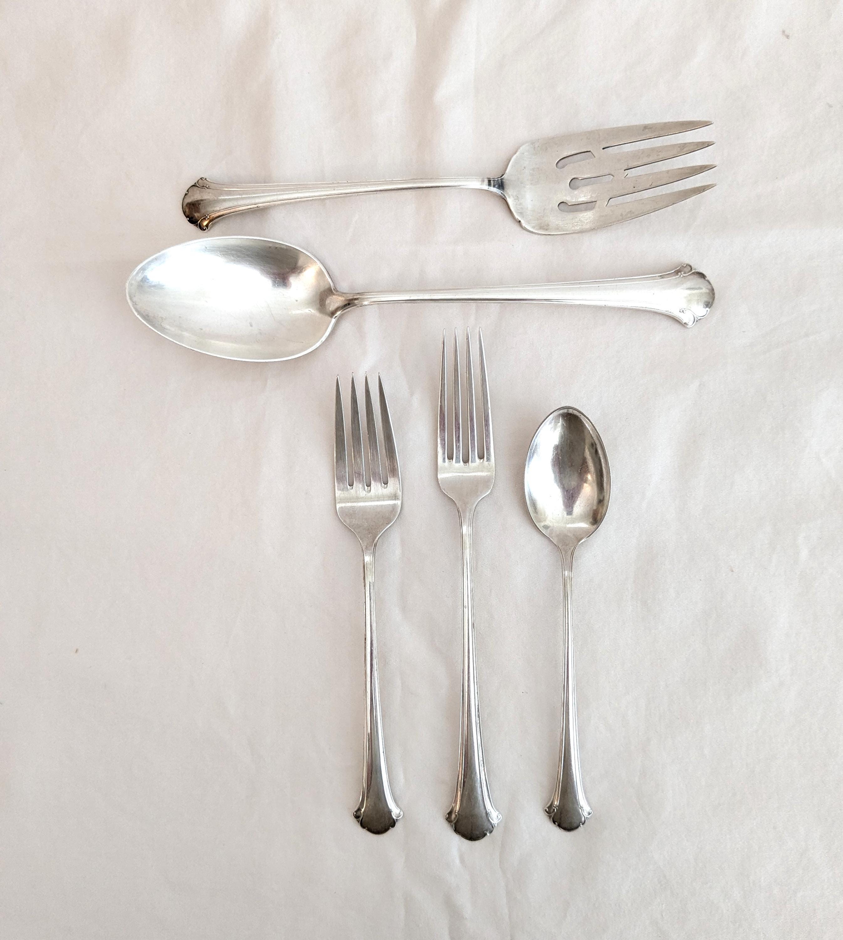 Towle sterling シルバーフォーク 3本爪 装飾ハンドル Towle Chippendale Sterling 32 Piece Flatware Set - No Knives - Etsy