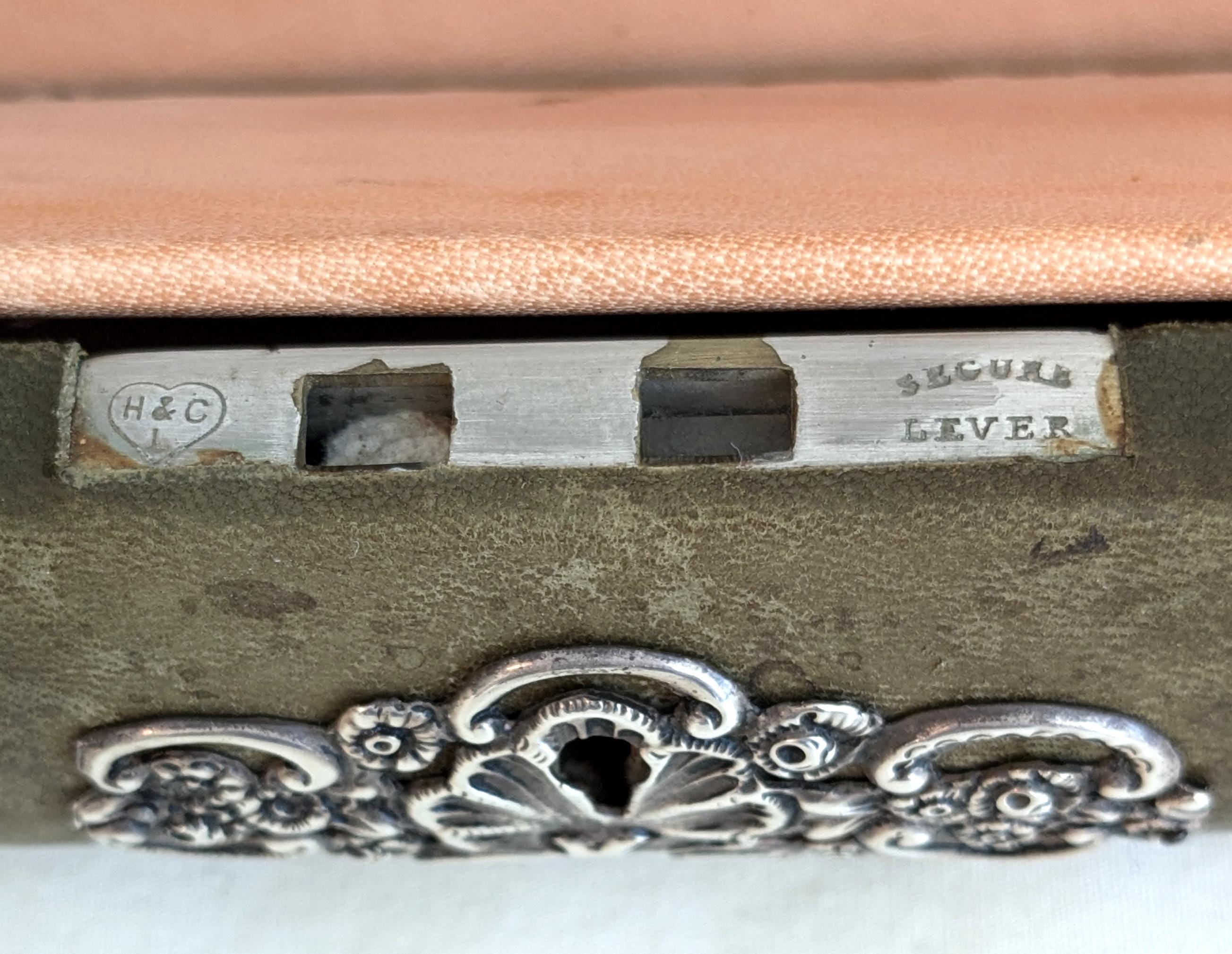 ヴィクトリア朝時代のスターリングシルバー装飾レザー文具箱 