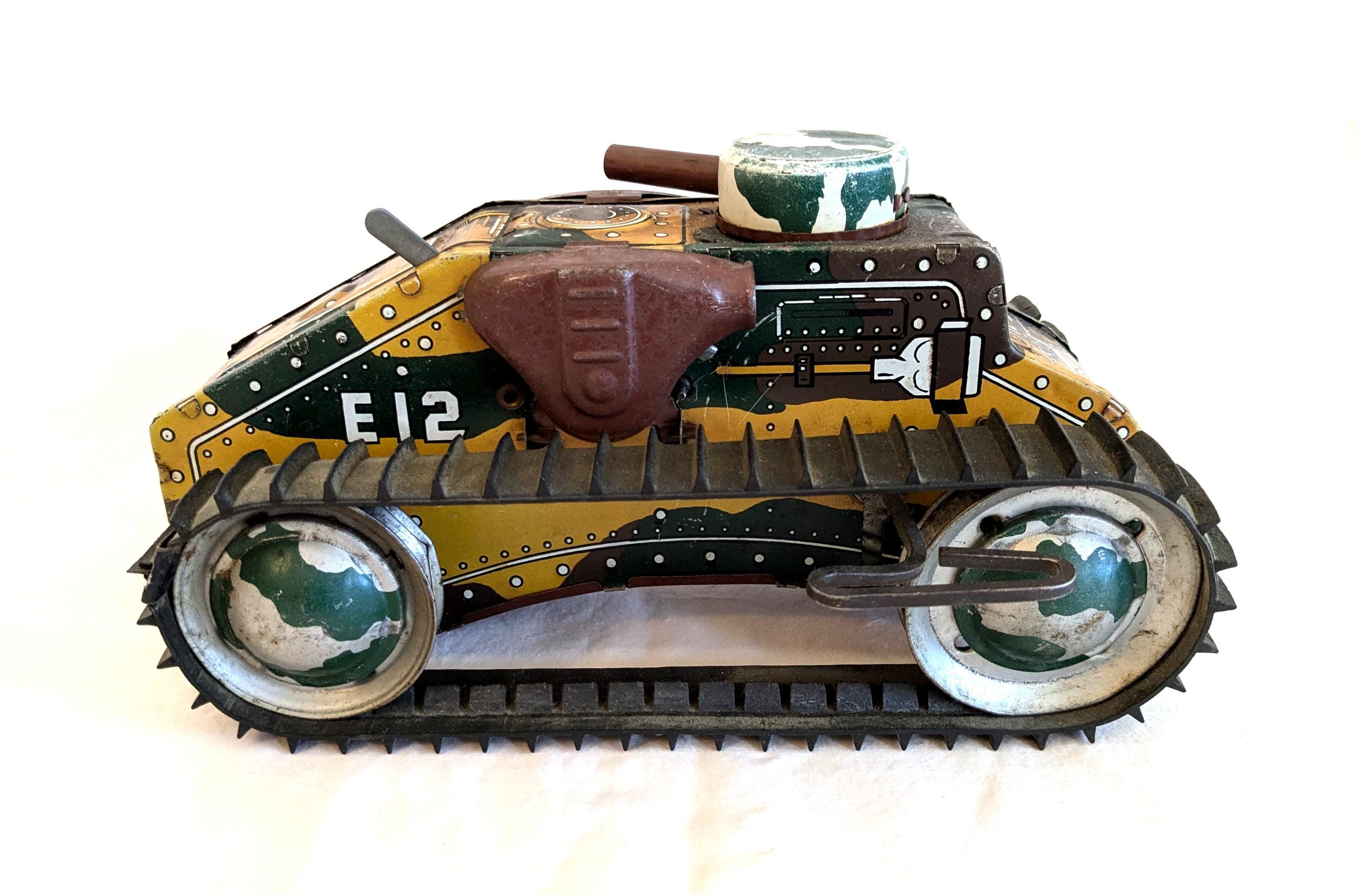 ヴィンテージ ルイ・マルクス ゼンマイ式おもちゃの戦車：火花、ゴム