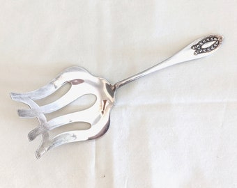 Tenedor para espárragos de plata esterlina Shreve & Co: diseño napoleónico, 24,8 cm de largo.