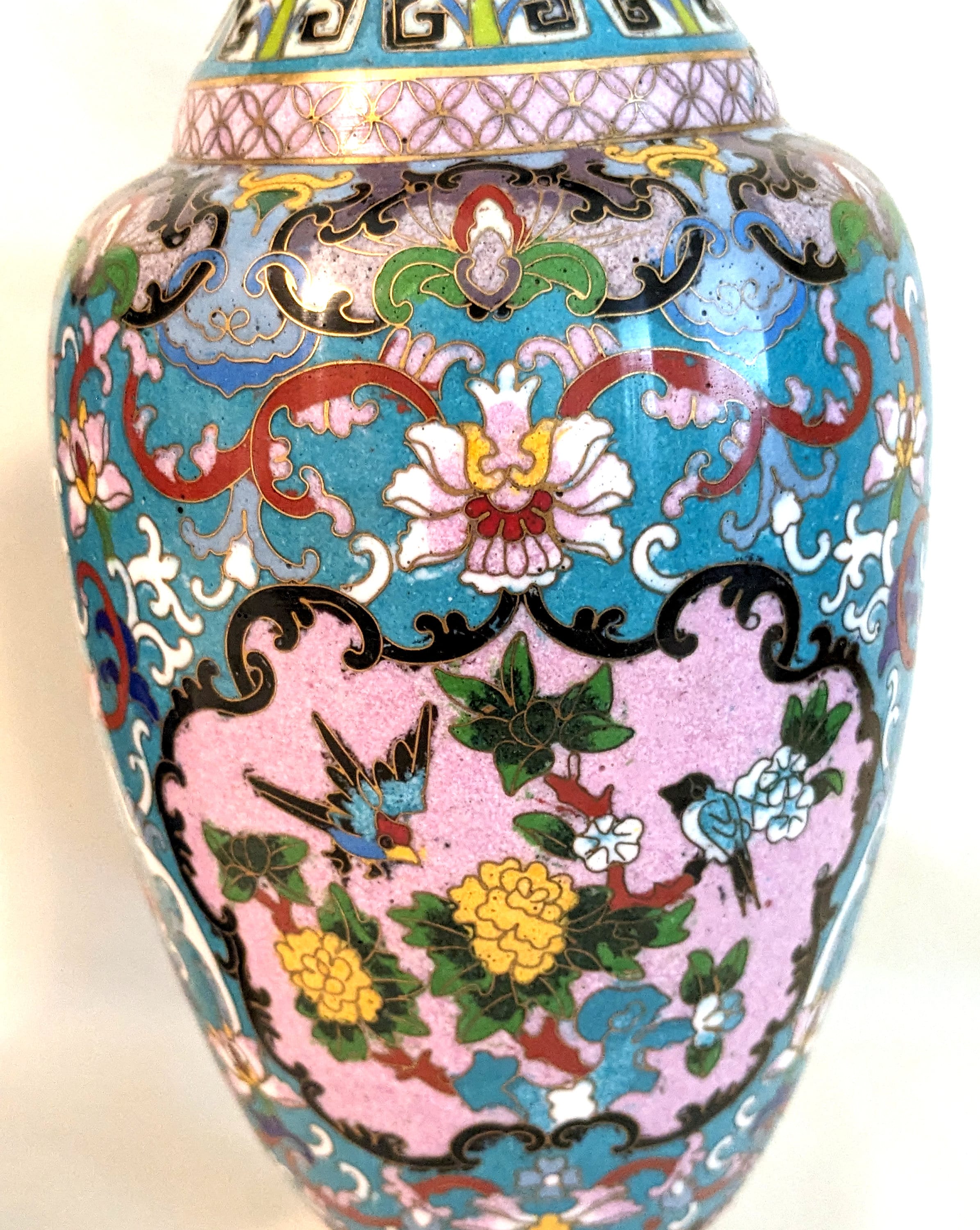 中国風金箔真鍮七宝焼き花瓶：鳥と花のモチーフ - Etsy 日本