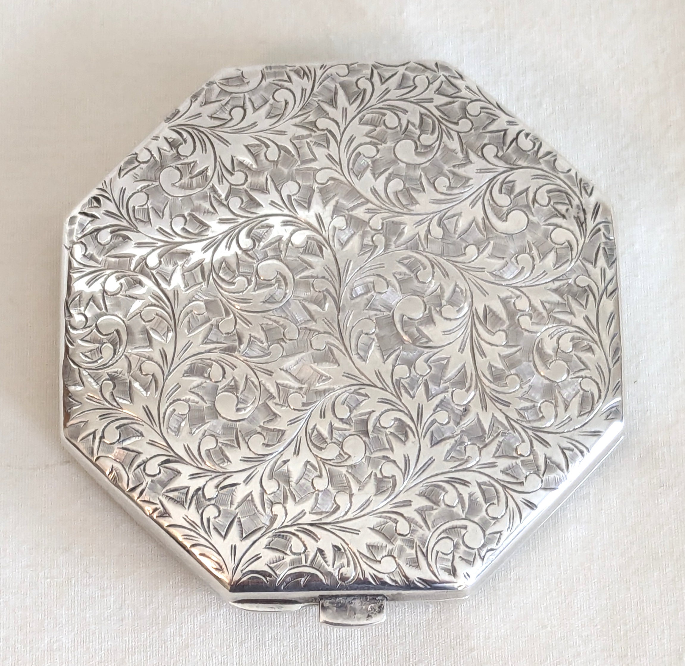 Vintage Japanese .950 Silver Compact: Hand Chased Octagonal Design
