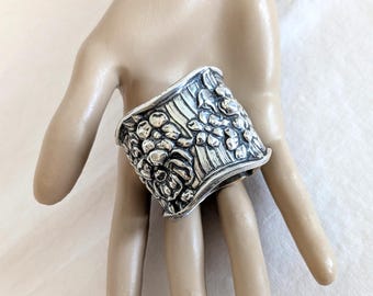 Art Nouveau Sterling Napkin Ring: US Made,  Raised Floral Motif