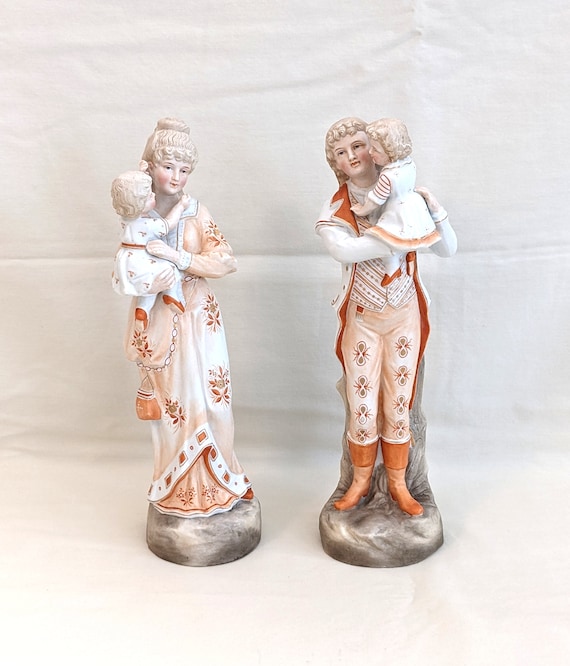 Bisquitporzellan Figuren: Mann, Frau & Kinder handbemalt