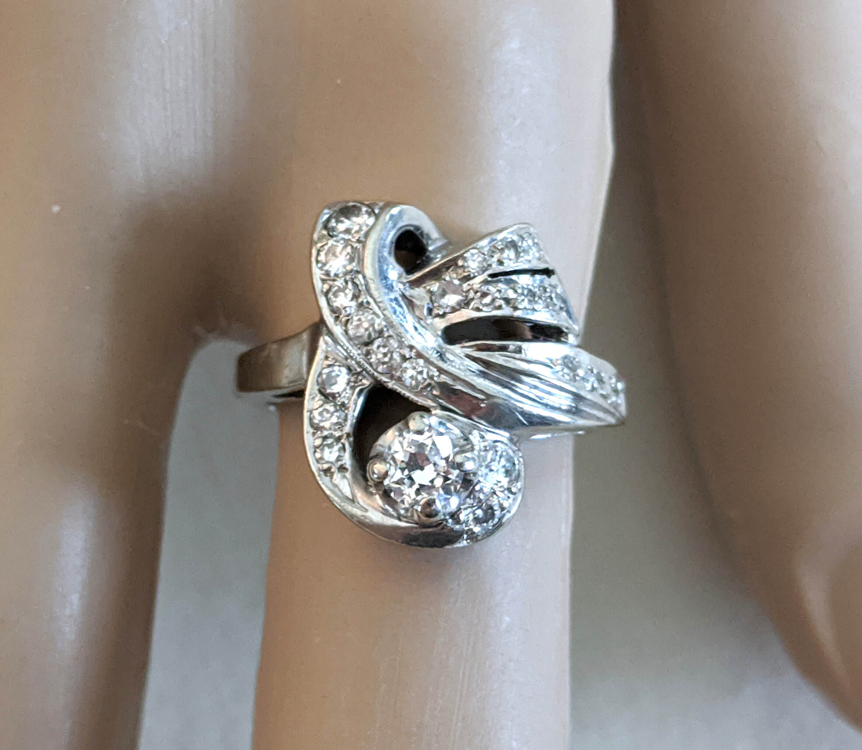 楽天市場】18金 ダイヤモンド0.25ct フラワーウェーブリング