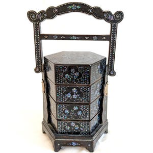 Chinese stapelkisten Lac Burgaute: parelmoer inlegwerk, Qing-dynastie