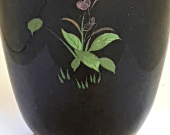 明治時代の日本の七宝焼き花瓶、花木、植物、鳥。高さ9 1/2インチ