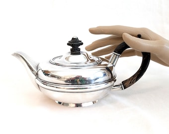 エドワード朝時代のバーミンガム製スターリングシルバーティーポット：黒檀の取っ手、1905年、ウィリアム・ノール作