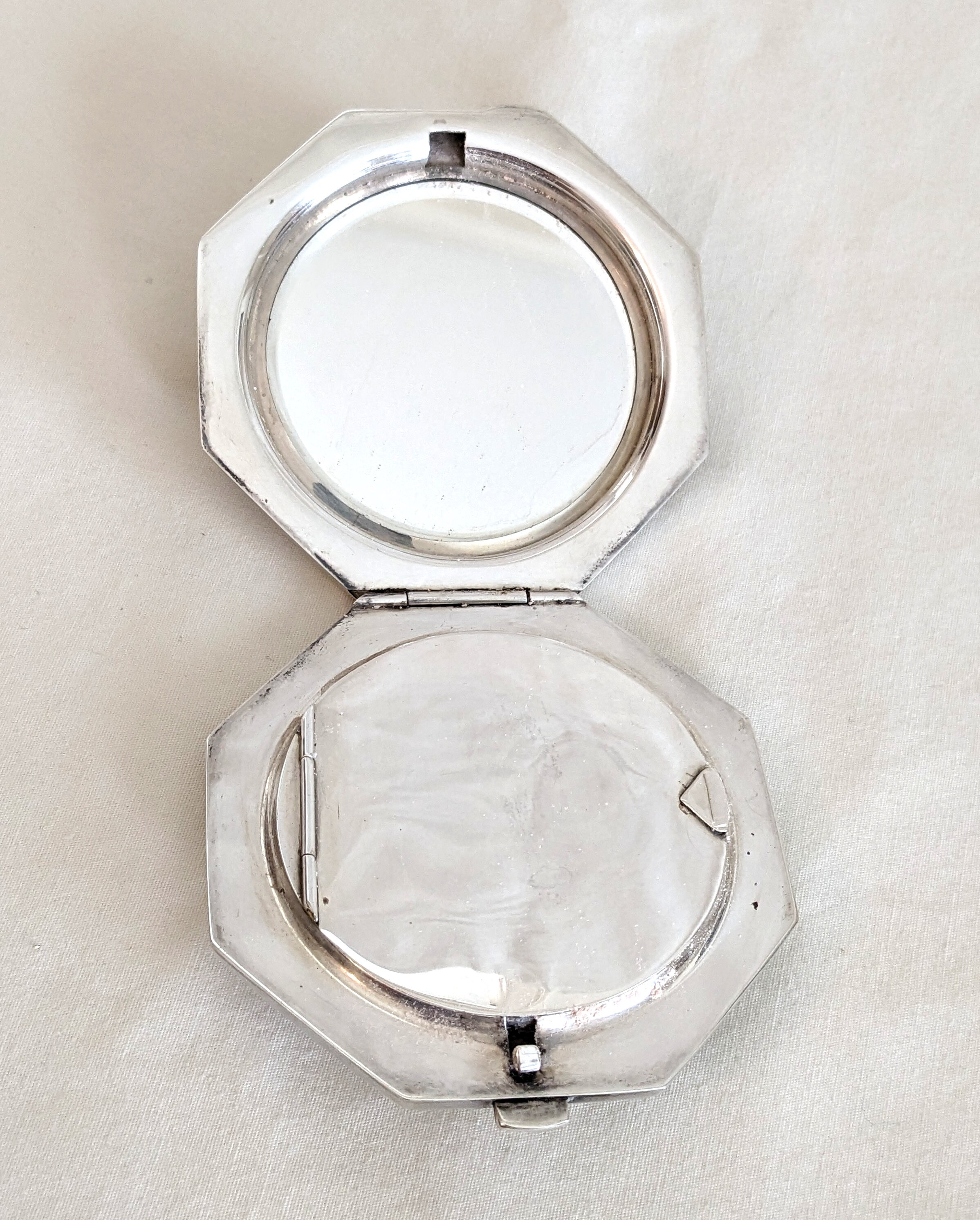 Vintage Japanese .950 Silver Compact: Hand Chased Octagonal Design