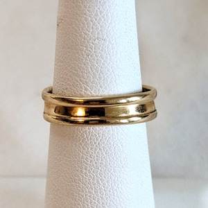 18k gold Italian partial band ring, size US 5; 2.1 grams, 3/16 H inches