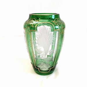 明治時代の日本の七宝焼き花瓶、花木、植物、鳥。高さ9 1/2インチ